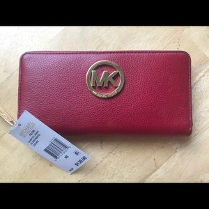 NWT Michael Kors wallet ❤️